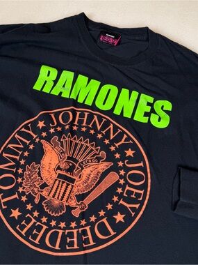 1 2 3 4 Ramones Men’s XL Tommy, Johnny, Joey, Deedee Ramones LS Tee Shirt Note